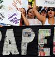 <p>Jornalistas e funcionários de jornais venezuelanos protestam em frente à agência estatal que regula a compra de dólares americanos, CADIVI, em Caracas, em 28 de janeiro</p>  Foto: AP