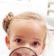 Ensinar e incentivar seu filho a cuidar dos dentes desde pequeno é um investimento que trará resultados para o resto da vida  Foto: Shutterstock