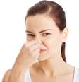 O estresse causa uma redução da produção de saliva, que aumenta a formação da saburra lingual, responsável pelos gases que provocam o mau hálito  Foto: Shutterstock