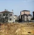 Casa fica ilhada em distrito de Istambul, na Turquia  Foto: AFP