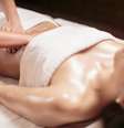 Tipo de massagem combate os efeitos provocados pelo inchaço e pela celulite, além de melhorar de forma instantânea o tônus muscular da região dos braços, pernas e cintura    Foto: Shutterstock 