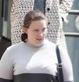 <p>Joanne Berry combinou com homens pela internet que eles deveriam bater na porta da casa e, se não conseguissem entrar, deveriam invadir o imóvel e praticar o ato</p>  Foto: Daily Mail / Reprodução