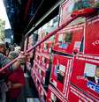 <p>Os manifestantes pararam em frente ao prédio da Andrade Gutierrez</p>  Foto: Bruno Santos  / Terra