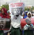 <p>Estudantes participam de um protesto exigindo a libertação de alunas sequestradas por supostos membros do grupo Boko Haram, em Lagos, na Nigéria, em 5 de abril</p>  Foto: Akintunde Akinleye / Reuters