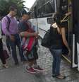 <p>Ônibus voltaram a circular nesta sexta-feira no Rio depois da paralisação de 24 horas de parte de cobradores e motoristas</p>  Foto: Mauro Pimentel / Terra