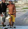 <p>Cubano com seu equipamento para fazer a travessia</p>  Foto: BBC Mundo