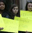 <p>Jovens e autoridades em diversos pa&iacute;ses aderiram &agrave; mobiliza&ccedil;&atilde;o mundial para localizar as jovens sequestradas</p>  Foto: AP