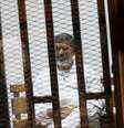 <p>Um inquérito revelou que o ex-presidente Mohamed Mursi tinha contato com líderes do grupo terrorista enquando estava no poder</p>  Foto: AP