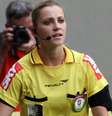 Fernanda Colombo Uliana foi uma das bandeirinhas neste domingo  Foto: EFE