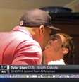 Michael Sam comemora escolha no draft com beijo no namorado  Foto: AP