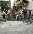 Pela manhã, trabalhadores preencheram a cratera que se abriu na rua Barão da Torre  Foto: José Lucena / Futura Press