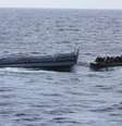 Na foto, um navio lotado de imigrantes em uma foto de arquivo em fevereiro de 2014 ao sul da Sicília  Foto: Reuters
