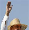Raúl Castro, presidente de Cuba, em evento no 1º de maio; país retornará alguns serviços consulares nos EUA  Foto: Reuters