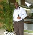 Louis veio do Haiti há dois anos e diz que preconceito "sempre acontece"  Foto: Arquivo Pessoal / Divulgação