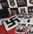 Cartazes que homenageavam aniversário de Hitler foram colados no centro de Itajaí  Foto: Polícia Civil / Divulgação