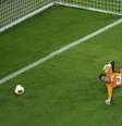 Claramente adiantado, Beto defende cobrança do Benfica  Foto: Reuters