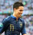 <p>Nasri em campo com a camisa da Fran&ccedil;a: cena que nunca mais vai se repetir</p>  Foto: Reuters