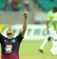 Branquinho festeja seu gol na vitória do Bahia sobre o América-MG  Foto: Romildo de Jesus / Agência Lance