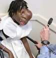 Haitiana tem tumor de dois quilos removidos do rosto  Foto: YouTube/The Mirror / Reprodução