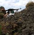 <p>Soldados russos montam guarda na Ucrânia</p>  Foto: Reuters