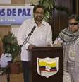<p>Negociador principal das Farc, Iva&aacute; M&aacute;rquez com representantes do governo colombiano, em uma entrevista coletiva, Havana, em 11 de abril</p>  Foto: Reuters
