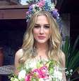Fiorella Matheis usou o cabelo com ondas e uma guirlanda de flores em seu casamento com Flávio Canto   Foto: Reprodução/Instagram