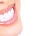 Hoje, existem muitas opções de tratamentos estéticos para os dentes e gengivas, capazes de deixar o sorriso harmonioso sem grandes esforços  Foto: Shutterstock