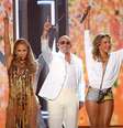 Jennifer Lopez, Pitbull e Claudia Leitte durante apresentação no 'Billboard Music Awards'  Foto: Getty Images 