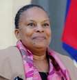 A ministra Christiane Taubira foi acusada de não cantar o hino como parte de um posicionamento político  Foto: AP