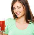 Mais um integrante do time das bebidas naturais aliadas da beleza e saúde, o suco vermelho promete rejuvenescer e firmar a pele   Foto: Shutterstock 