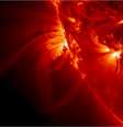 <p>Na foto é possivel ver como "laços" brilhantes que circundam uma região ativa do Sol se estendem e ora se tornarm mais suaves, ora mais fortes</p>  Foto: NASA / Instagram