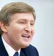 <p>Magnata do&nbsp;a&ccedil;o e carv&atilde;o da Ucr&acirc;nia,&nbsp;Rinat Akhmetov,&nbsp;que &eacute; considerado principal financiador de Viktor Yanukovych, responde a perguntas de jornalistas em Kiev, nesta foto de arquivo de&nbsp;mar&ccedil;o de 2006</p>  Foto: Reuters