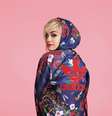 Rita Ora publicou foto no Instagram com uma das peças que criou junto à marca Adidas Originals  Foto: @ritaora/Instagram / Reprodução