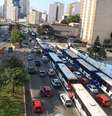 <p>Dezenas de ônibus pararam de circular em função da paralisação dos rodoviários na capital paulista</p>  Foto: Fábio Sim / vc repórter
