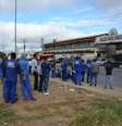 Trabalhadores em greve se concentraram em frente ao terminal  Foto: Anderson Oliveira / vc repórter