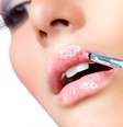 <p>Diferentemente do batom, a cor do gloss não precisa, necessariamente, combinar com o tom da pele</p>  Foto: Shutterstock