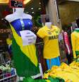 <p>Feriados em função da Copa do Mundo afetaram o movimento nas lojas de todo o País em junho, segundo a Serasa</p>  Foto: Daniel Ramalho / Terra