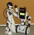 RoboMe, à direita, seria comandado por um smartphone Lumia  Foto: Divulgação