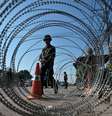<p>Militares marcam presença em diversos locais em Bangcoc; analistas temem escalada de violência</p>  Foto: AFP