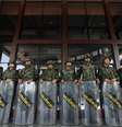 <p>Soldados montam guarda durante a&ccedil;&atilde;o, na Tail&acirc;ndia, nesta quinta-feira</p>  Foto: Reuters
