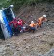 <p>Ônibus de passageiros caiu de um precipício de cerca de 100 metros de altura</p>  Foto: Peru.com / Reprodução