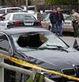 <p>Veículo do atirador é visto depois do tiroteiro que deixou seis mortos em uma cidade universitária, do sul da Califórnia</p>  Foto: Reuters