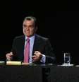 <p>Candidatos presidenciáveis, Ivan Zuluaga (à esq.) e Juan Manuel Santos participam de debate, antes das eleições deste domingo </p>  Foto: Reuters