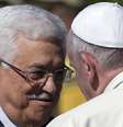 Papa Francisco foi recebido pelo presidente da Palestina, Mahmoud Abbas  Foto: AP