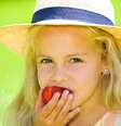 100 g de morango (uma xícara) fornecem cerca de 58 mg de vitamina C   Foto: Shutterstock
