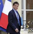 <p>Primeiro-ministro da Fran&ccedil;a, Manuel Valls, deixa o Pal&aacute;cio do Eliseu, ap&oacute;s uma reuni&atilde;o, nesta segunda-feira</p>  Foto: Reuters