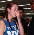Modelo chora após desembarcar no aeroporto de São Paulo. Ela deve se dirigir a Santa Catarina para se encontrar com a família  Foto: Renato Mendes / Futura Press