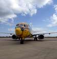 O Boeing 737-800, com capacidade para 177 passageiros, foi pintado em sete dias no hangar da Gol em Confins (MG)  Foto: Alan Morici / Terra