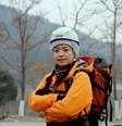 <p>A chinesa Wang Jing, de 40 anos, completou a subida ao Everest na &uacute;ltima sexta-feira e&nbsp;negou ter usado helic&oacute;ptero para chegar ao topo</p>  Foto: Twitter