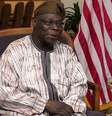 <p>Olusegun Obasanjo tentou se reunir com os representantes do Boko Haram para libertar as mais de 200 adolescentes sequestradas</p>  Foto: Reuters
